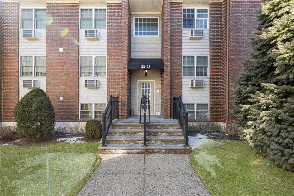 669 Metacom Avenue, Unit#26, Bristol