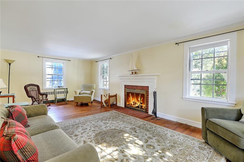 6 Governor Bradford Drive, Barrington