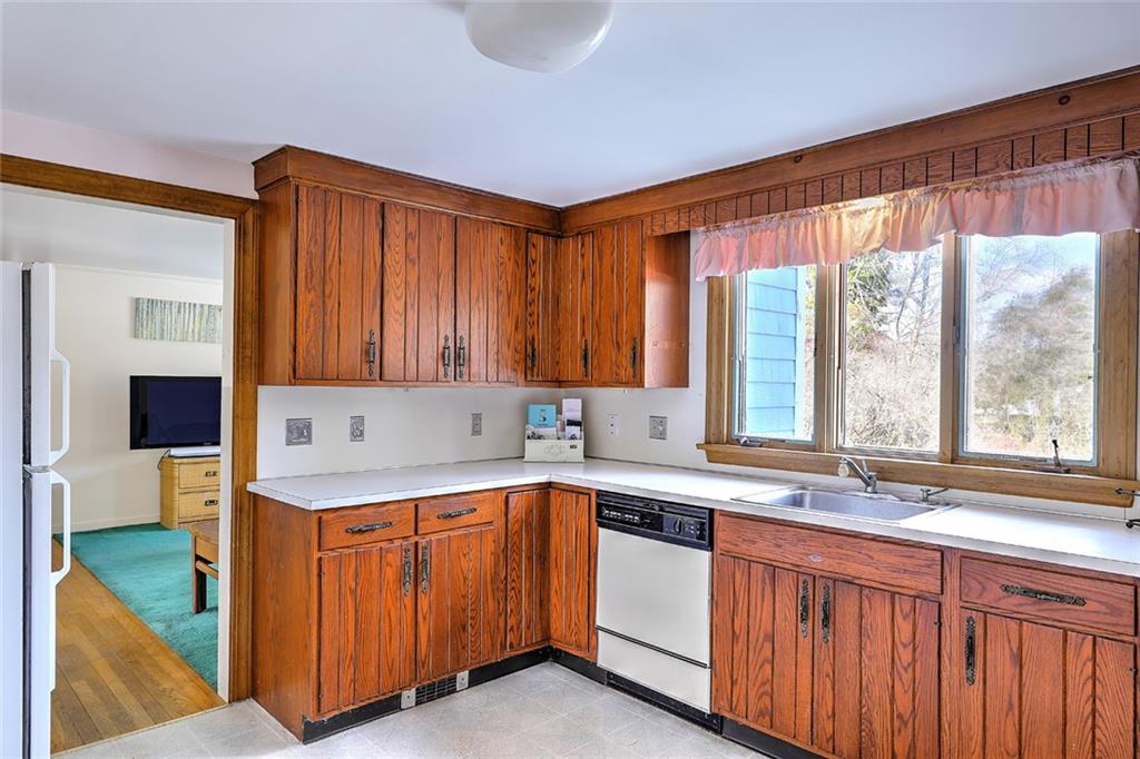6 Governor Bradford Drive, Barrington