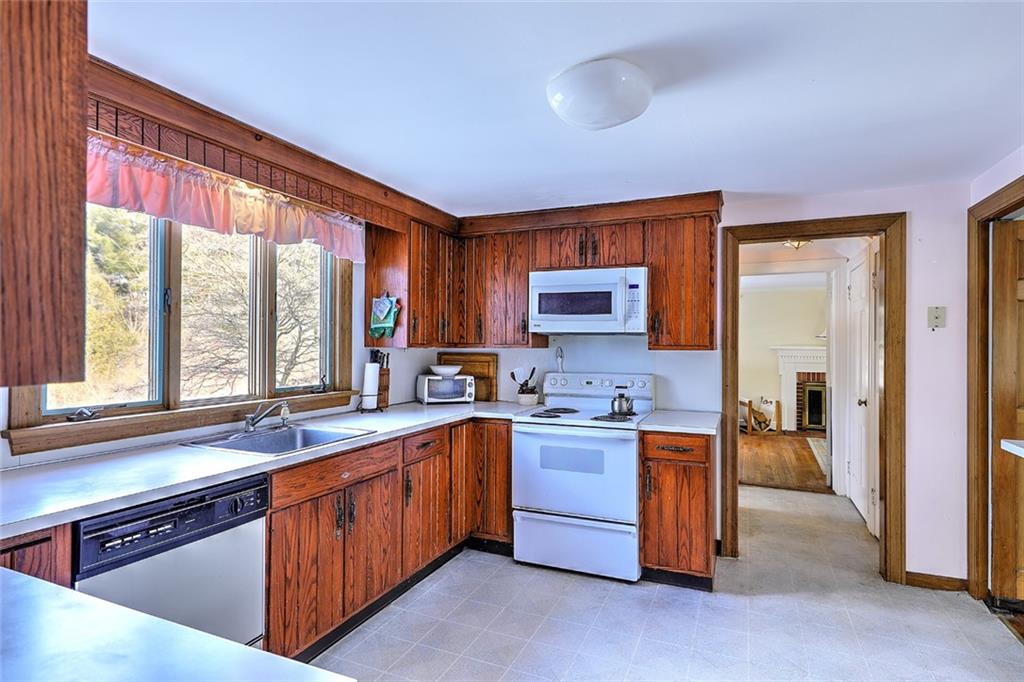 6 Governor Bradford Drive, Barrington