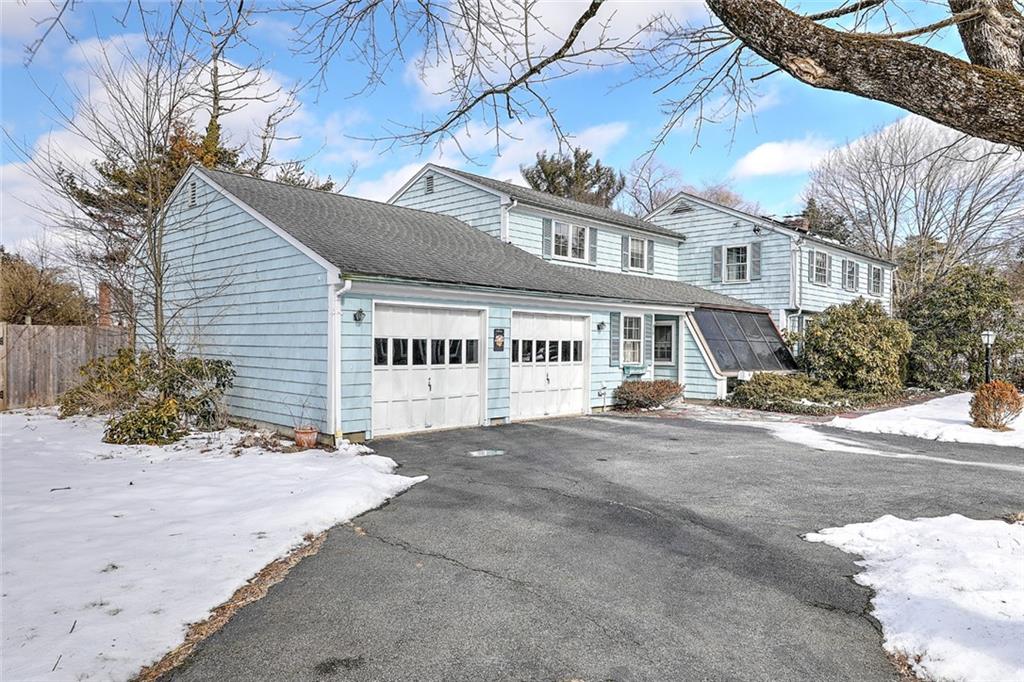 6 Governor Bradford Drive, Barrington