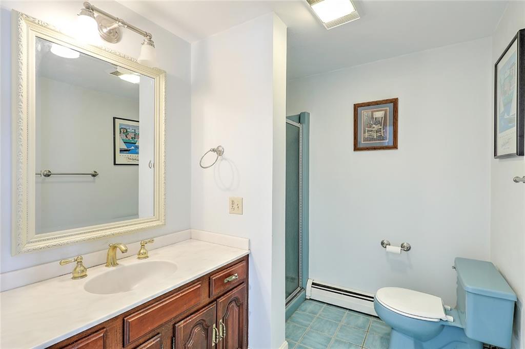 6 Governor Bradford Drive, Barrington