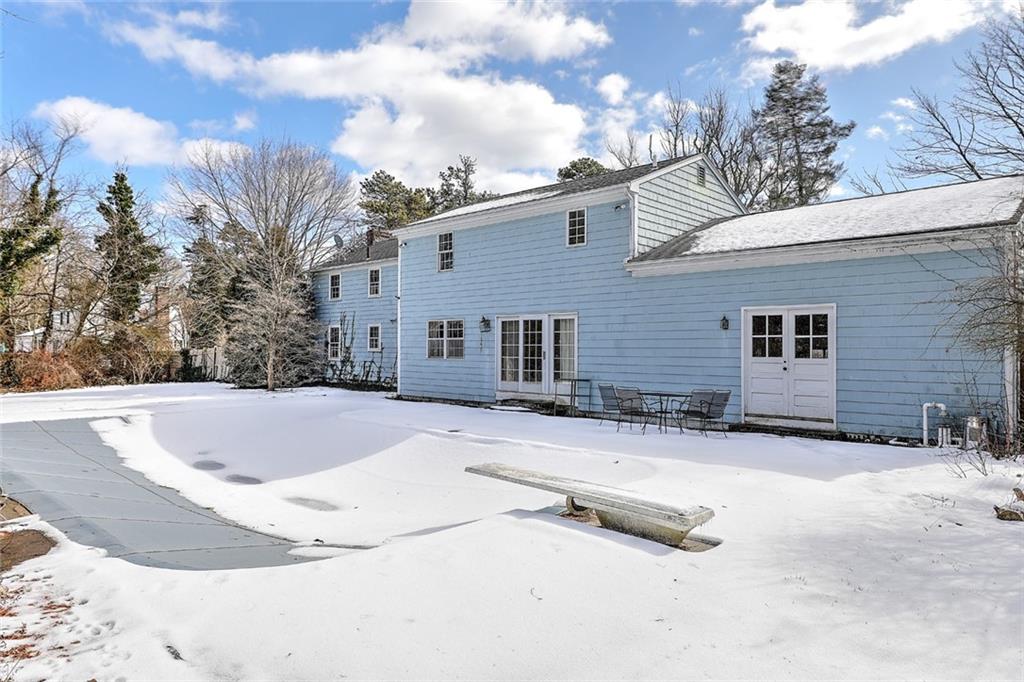 6 Governor Bradford Drive, Barrington