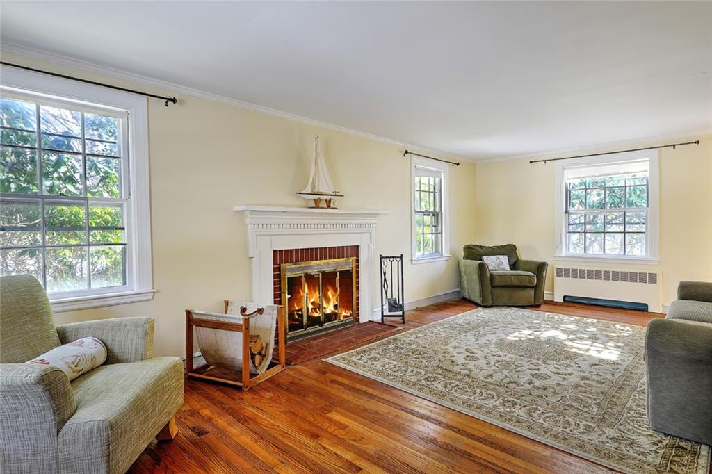 6 Governor Bradford Drive, Barrington