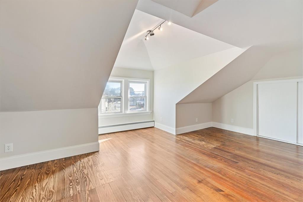 397 Old River Road, Lincoln