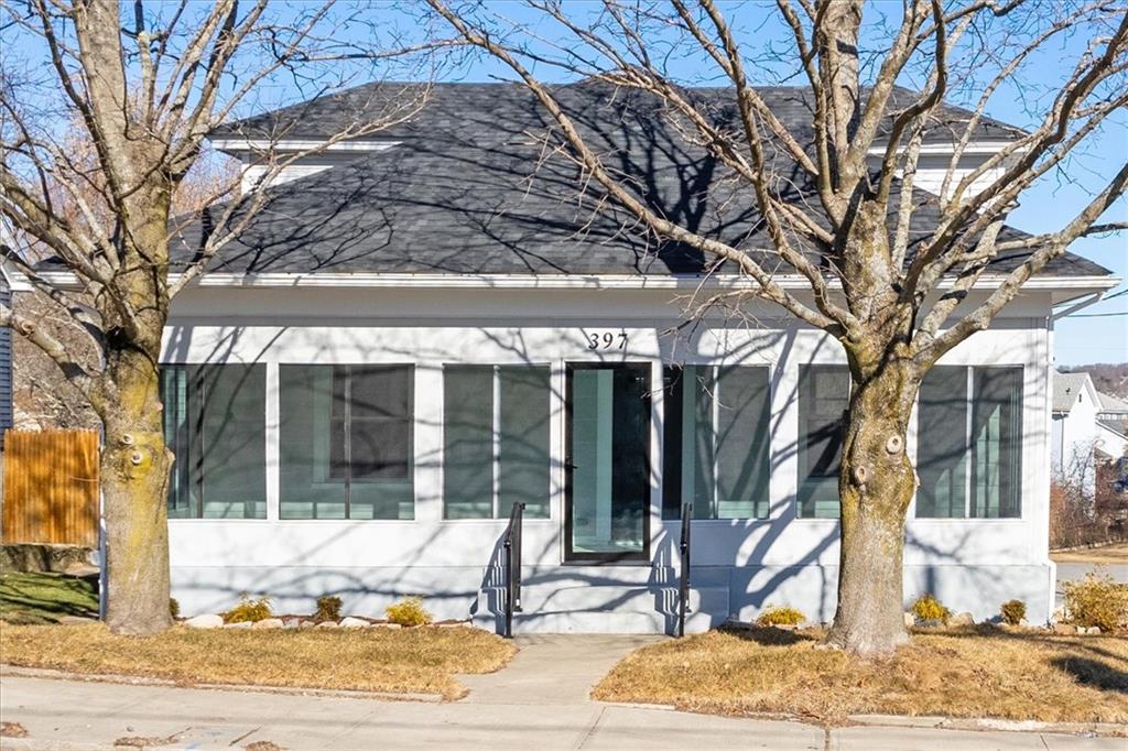 397 Old River Road, Lincoln