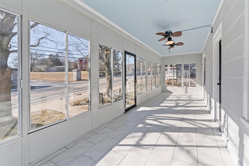 397 Old River Road, Lincoln