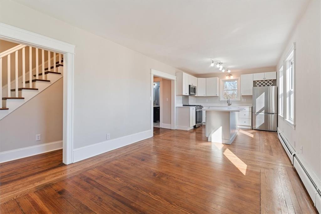 397 Old River Road, Lincoln
