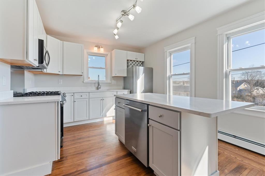 397 Old River Road, Lincoln