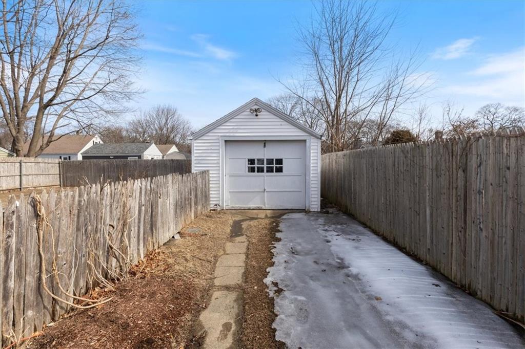 12 Barber Avenue, Warwick