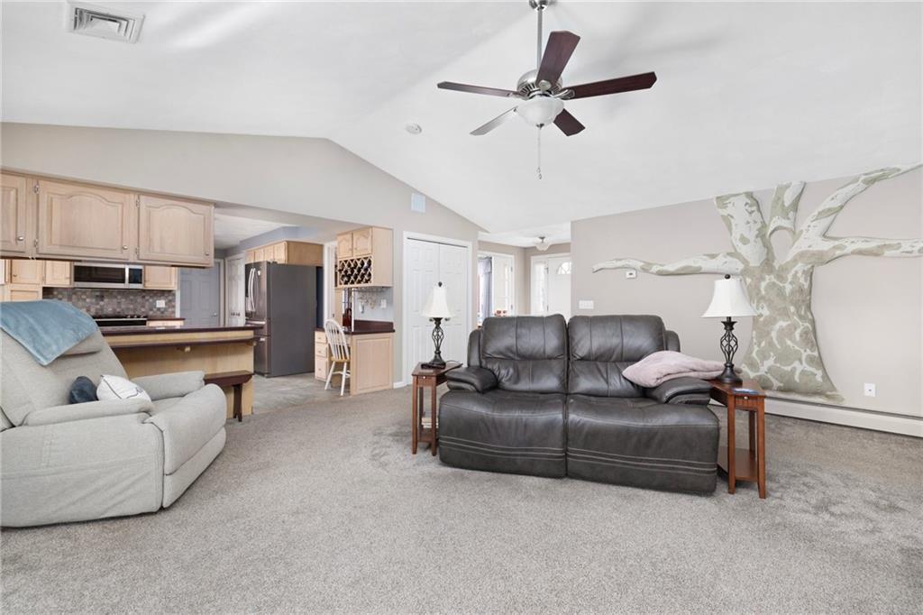 1349 Maple Valley Road, Coventry