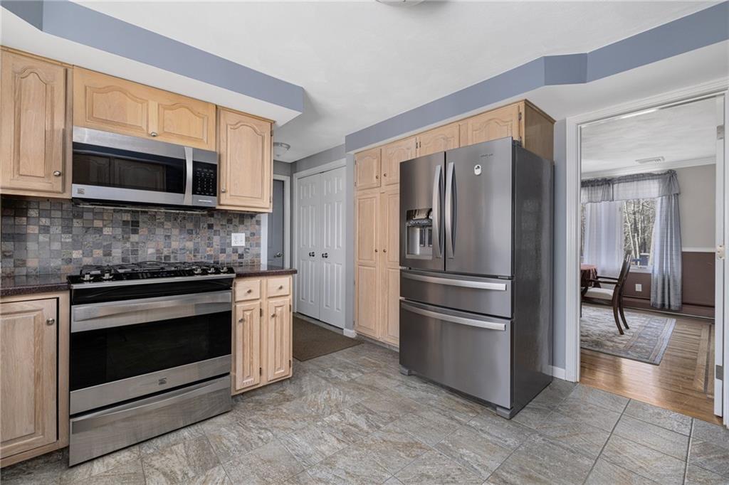 1349 Maple Valley Road, Coventry
