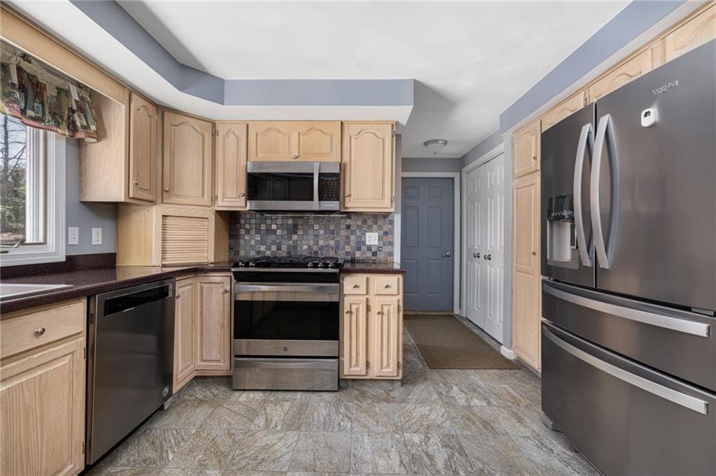 1349 Maple Valley Road, Coventry