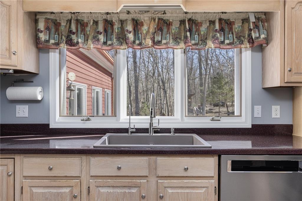 1349 Maple Valley Road, Coventry