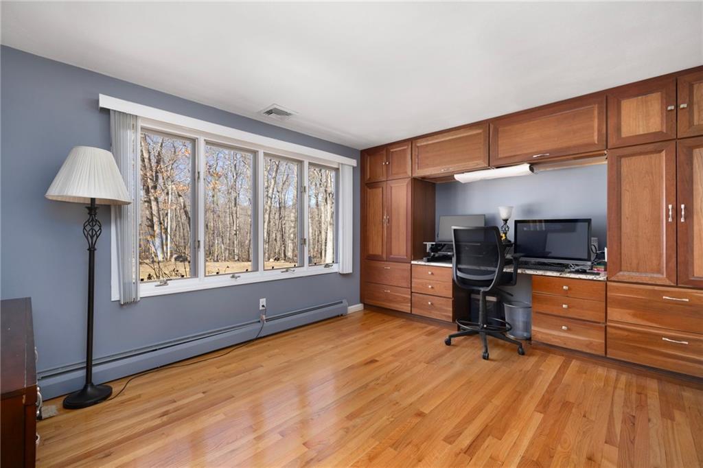 1349 Maple Valley Road, Coventry