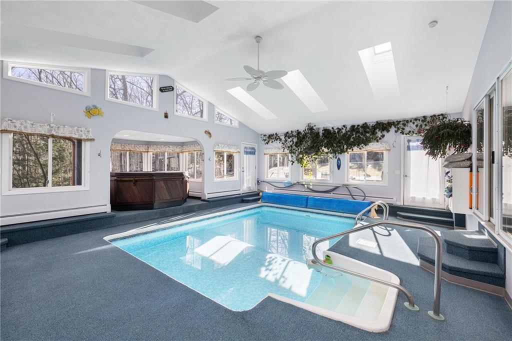 1349 Maple Valley Road, Coventry