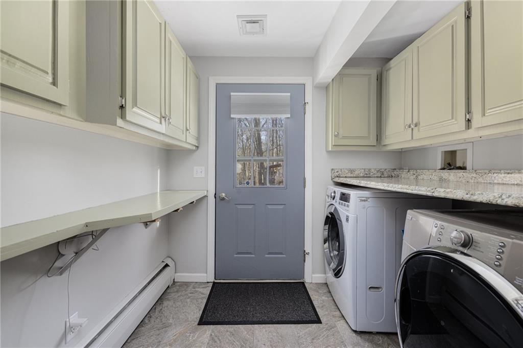 1349 Maple Valley Road, Coventry