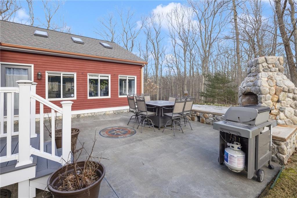 1349 Maple Valley Road, Coventry