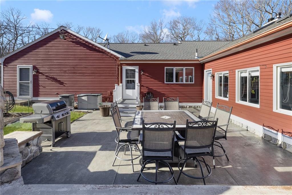 1349 Maple Valley Road, Coventry