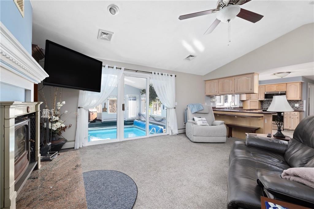 1349 Maple Valley Road, Coventry