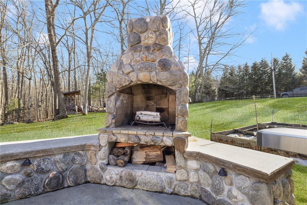 1349 Maple Valley Road, Coventry