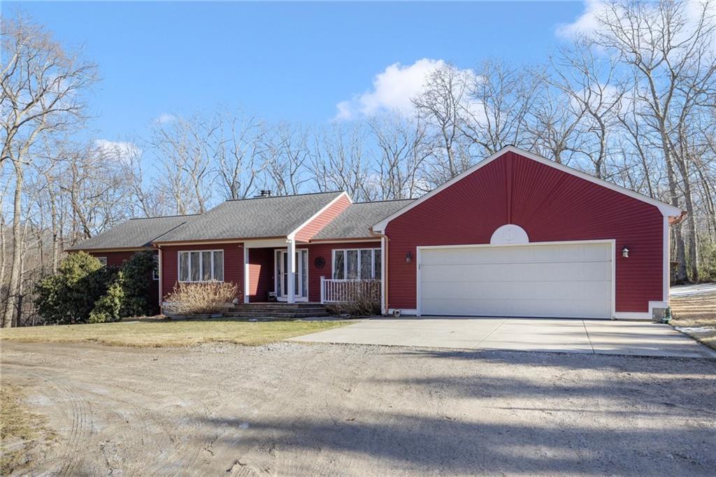 1349 Maple Valley Road, Coventry