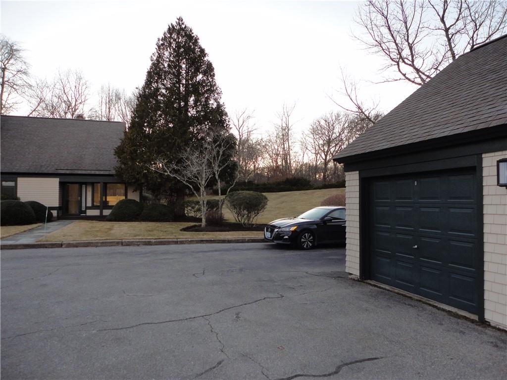 8 Westchester Way, Narragansett