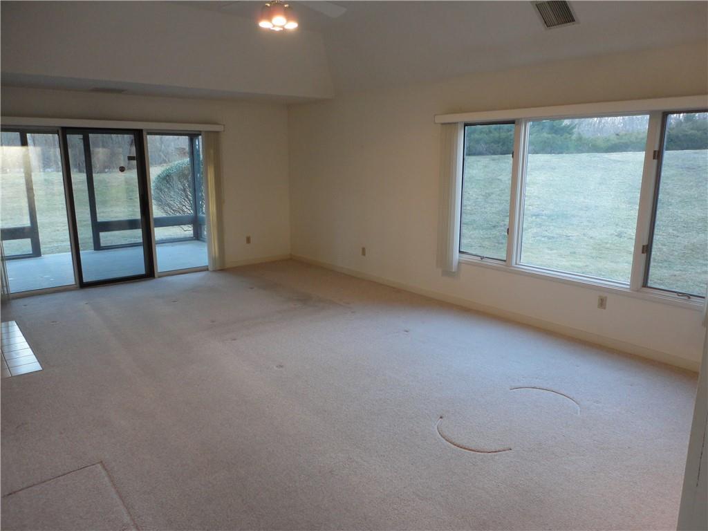 8 Westchester Way, Narragansett