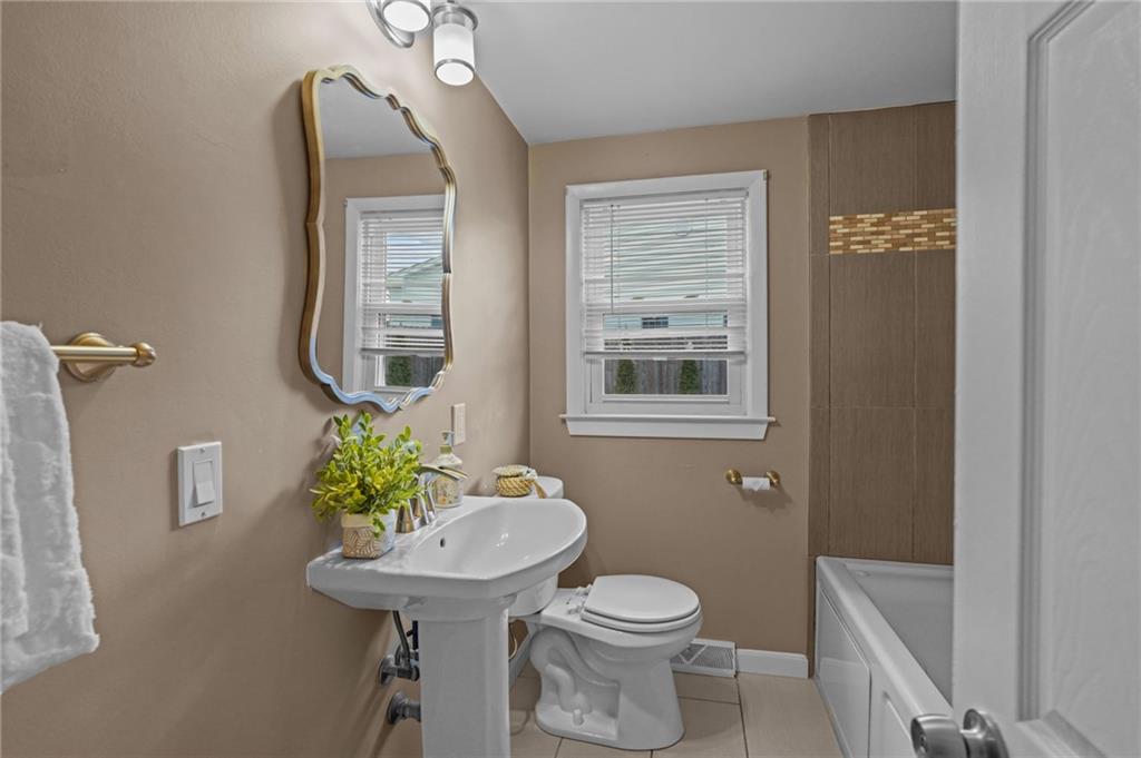 5 Cononchet Trail, East Greenwich