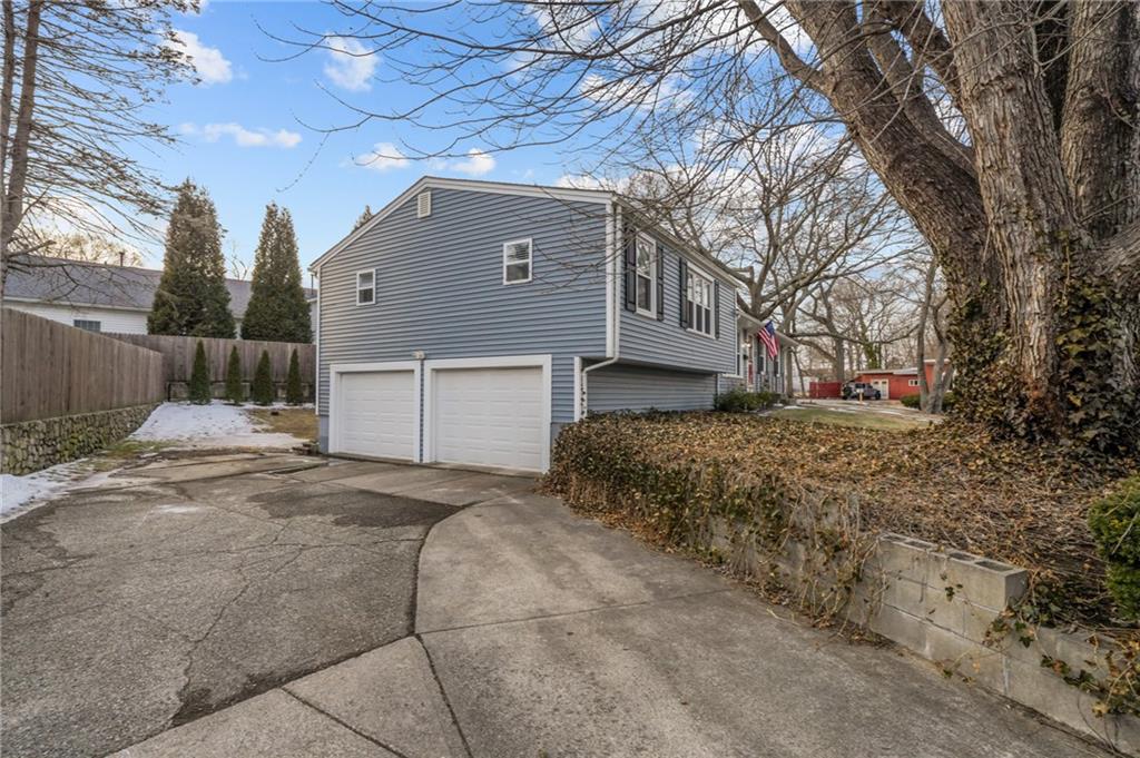 5 Cononchet Trail, East Greenwich