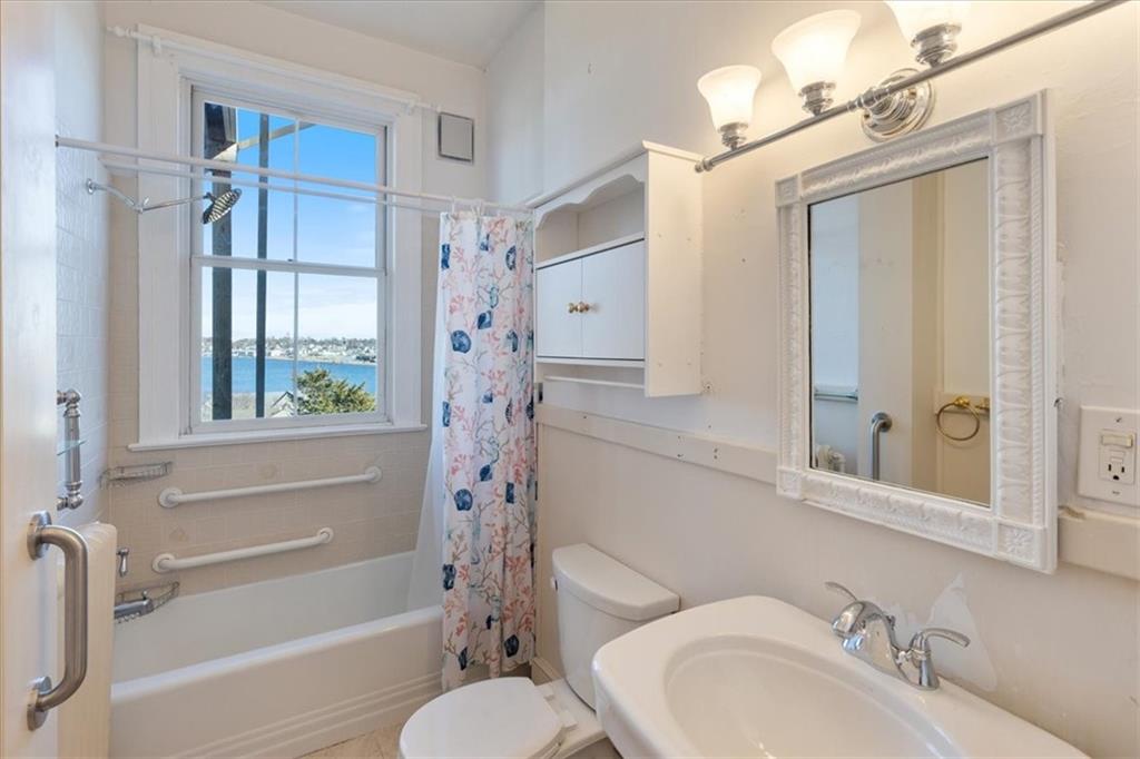 360 Gibbs Avenue, Newport
