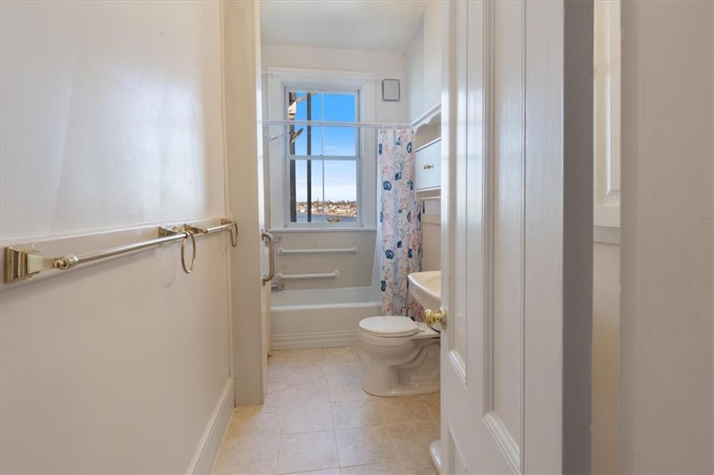 360 Gibbs Avenue, Newport