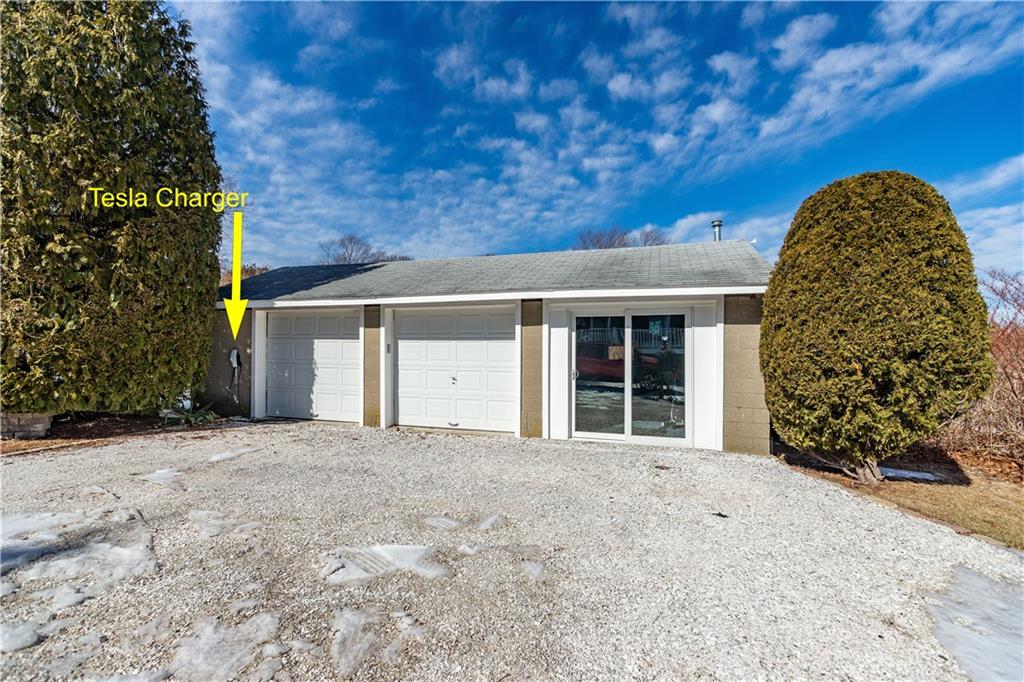 9 Lippitt Avenue, Warwick