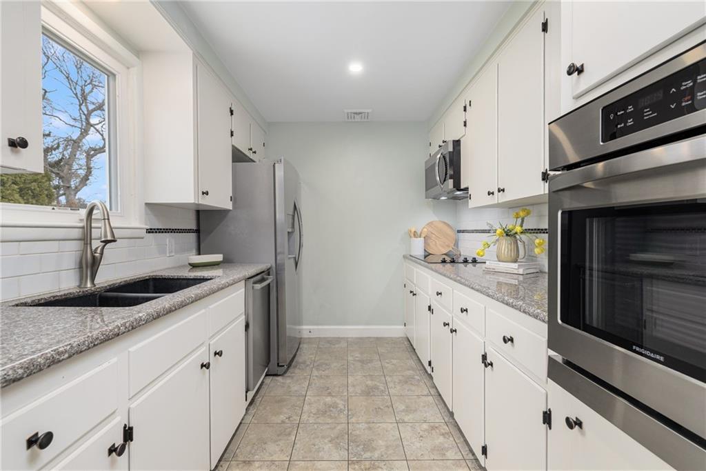 44 Dahlia Drive, North Kingstown