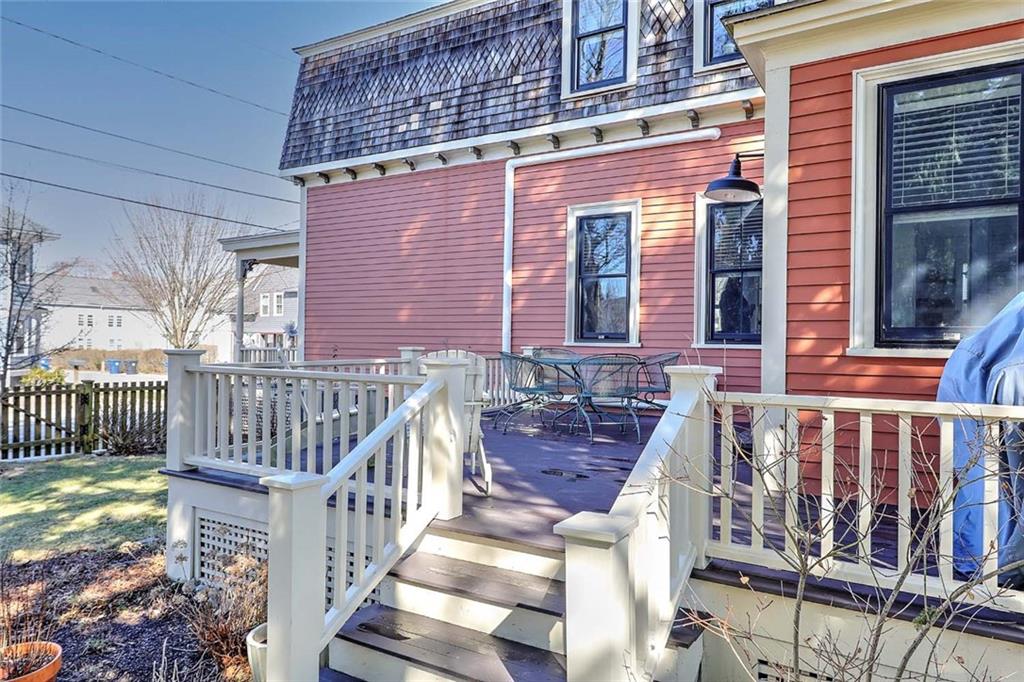 27 Sowamsett Avenue, Warren