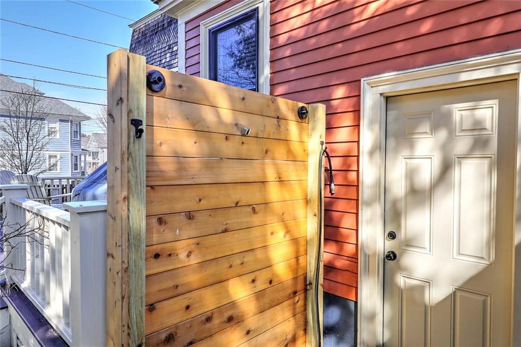 27 Sowamsett Avenue, Warren