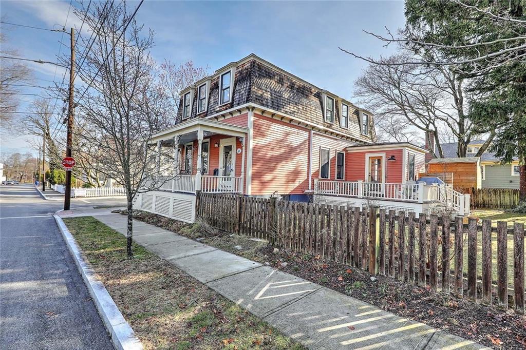 27 Sowamsett Avenue, Warren