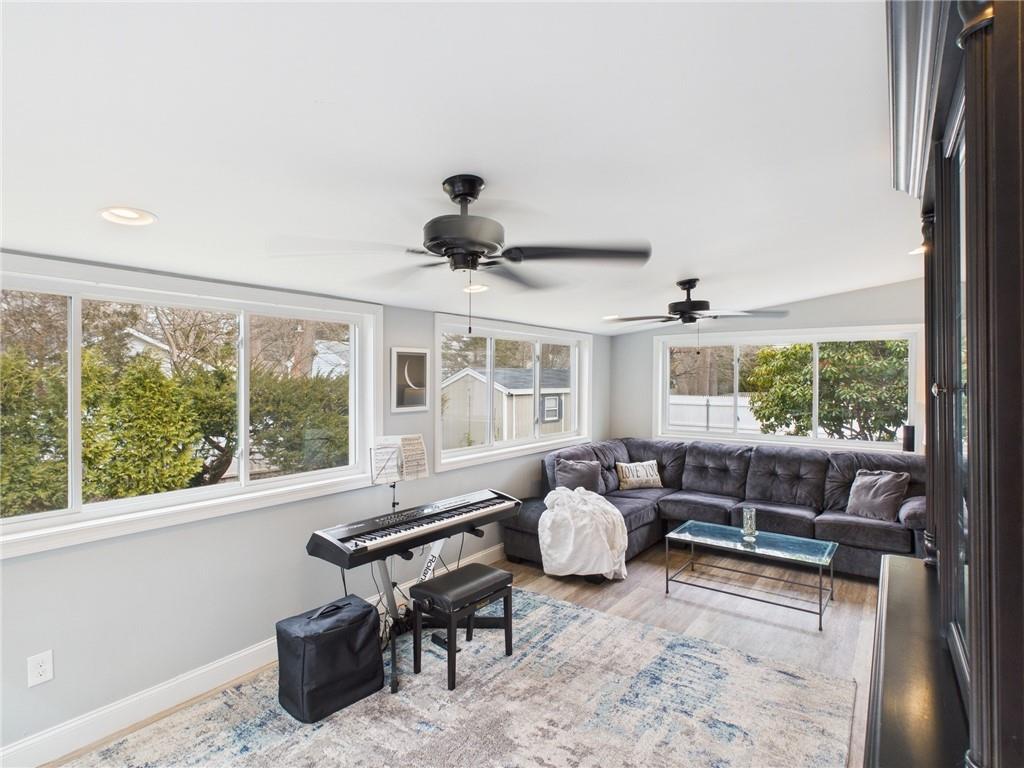 17 Meadowbrook Drive, Barrington