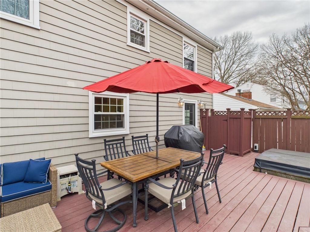 17 Meadowbrook Drive, Barrington