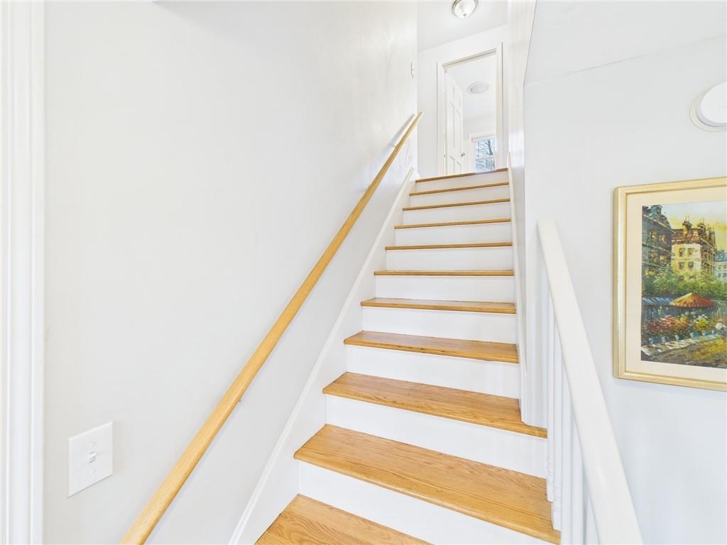 17 Meadowbrook Drive, Barrington