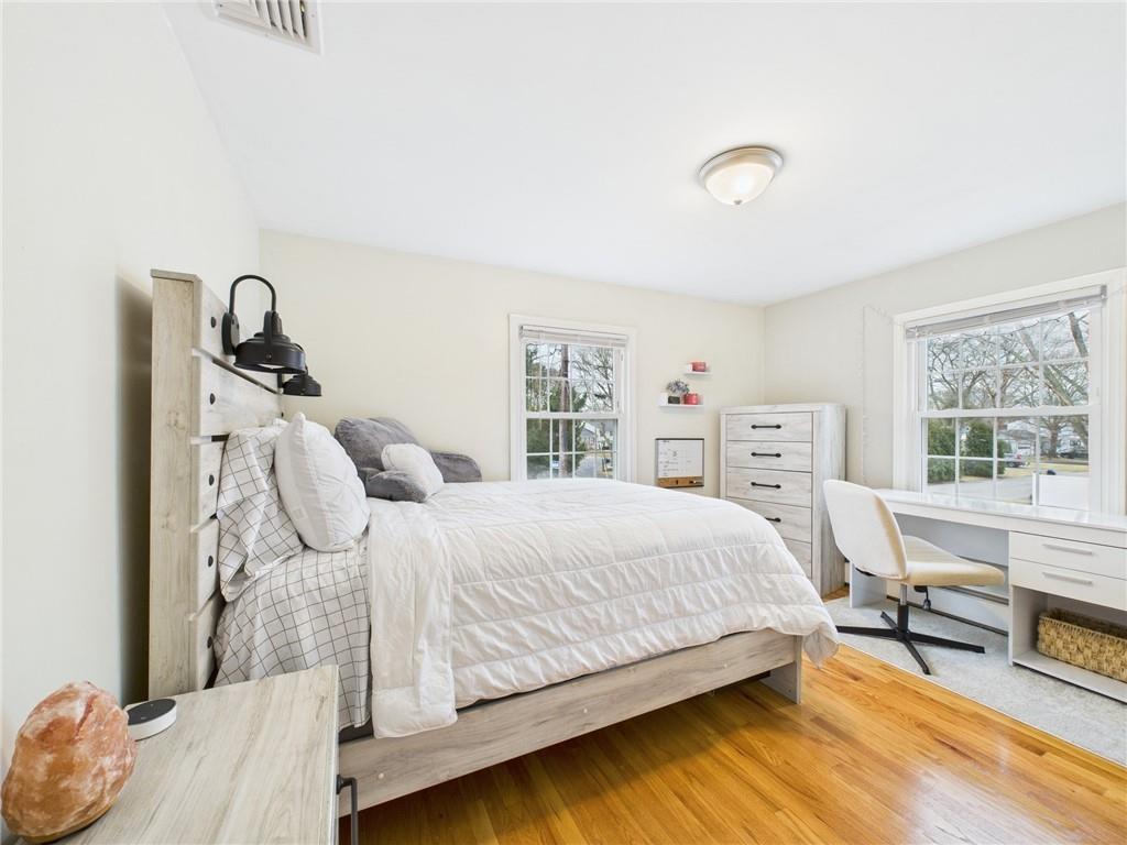 17 Meadowbrook Drive, Barrington