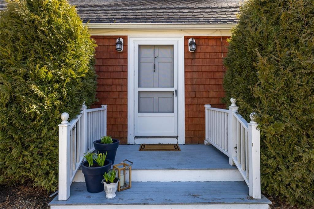 115 Lake Avenue, South Kingstown