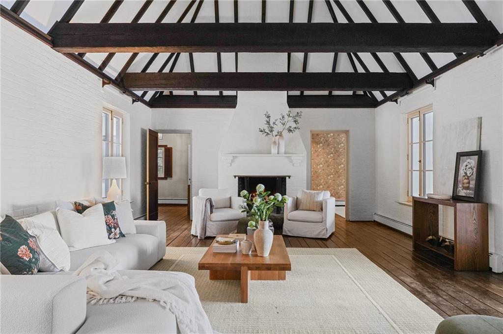 436 Love Lane, Warwick