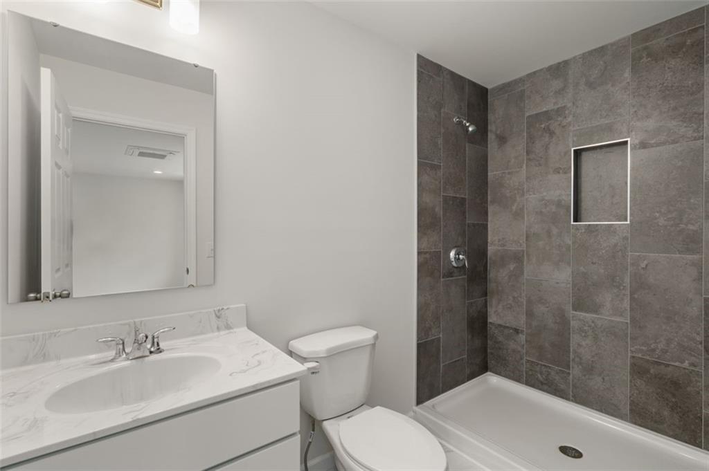 24 Wanda Street, Unit#b, Narragansett