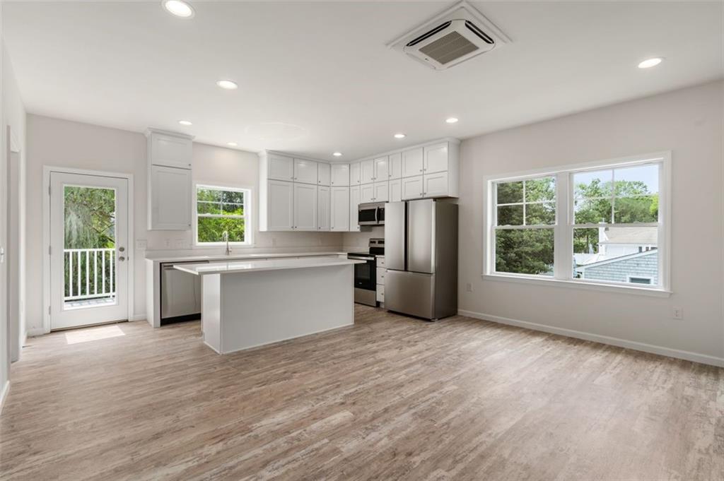 24 Wanda Street, Unit#b, Narragansett