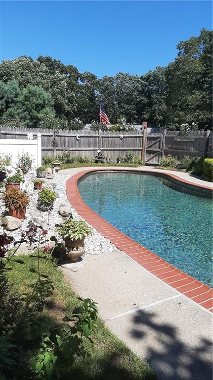 14 Memory Lane, Westerly