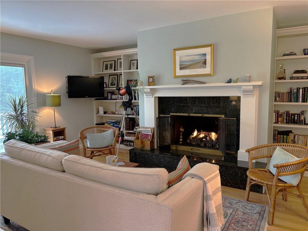 9 N Essex Drive, Westerly