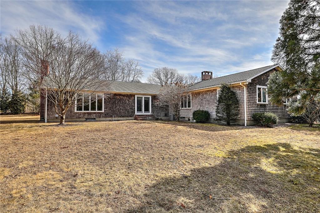 9 N Essex Drive, Westerly