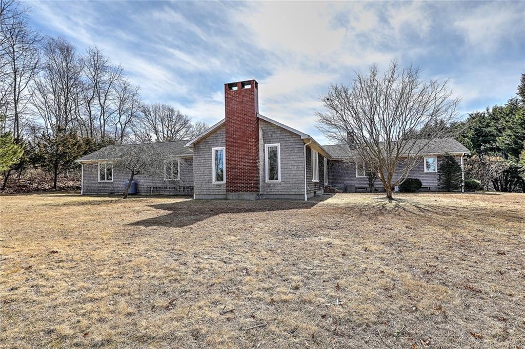 9 N Essex Drive, Westerly