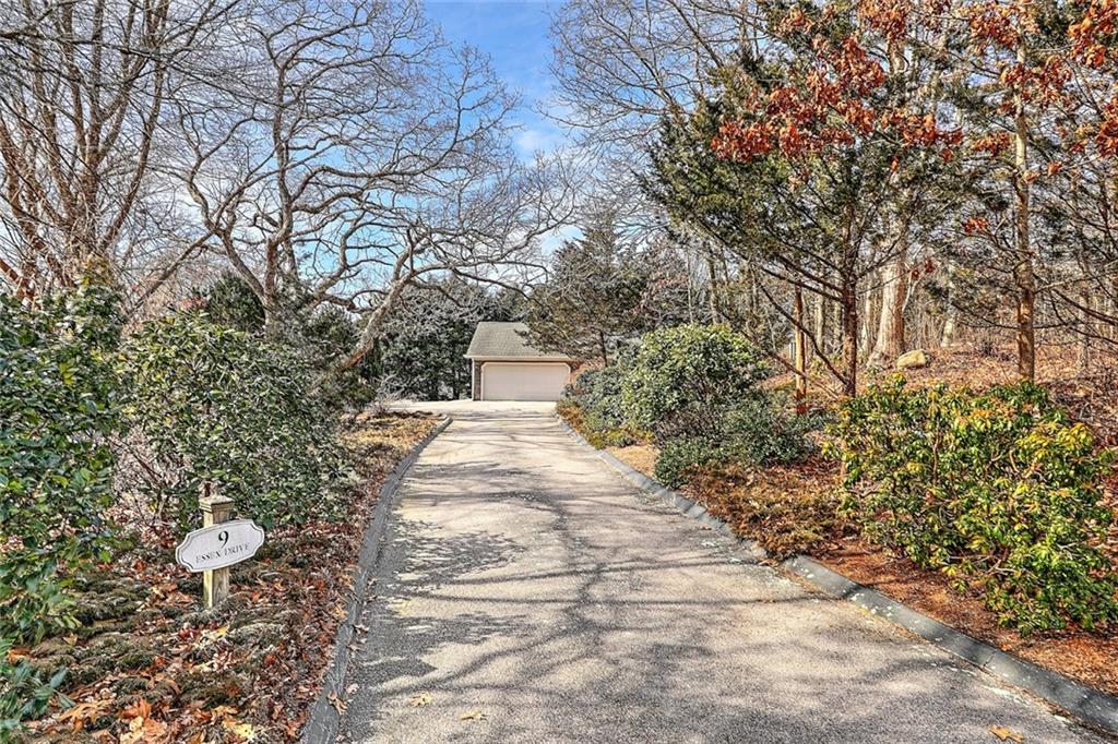 9 N Essex Drive, Westerly
